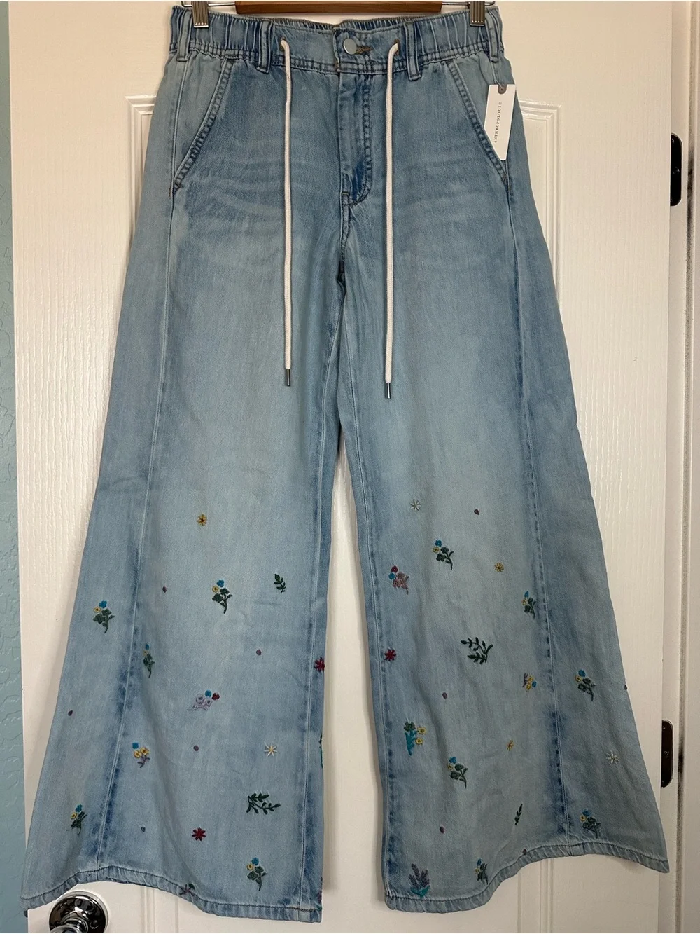 Pilcro by Anthropologie Adi Mid-Rise Flare Ditsy Jeans - Picture 5 of 11